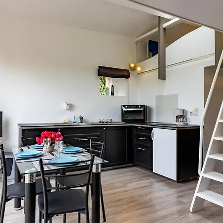 L'oree Des Vignes * Saint-Romain-la-Virvee